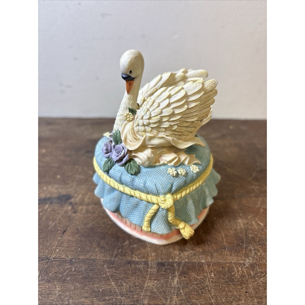 Vintage Heritage House Melodies County Fair Collection Swan Trinket Box Works